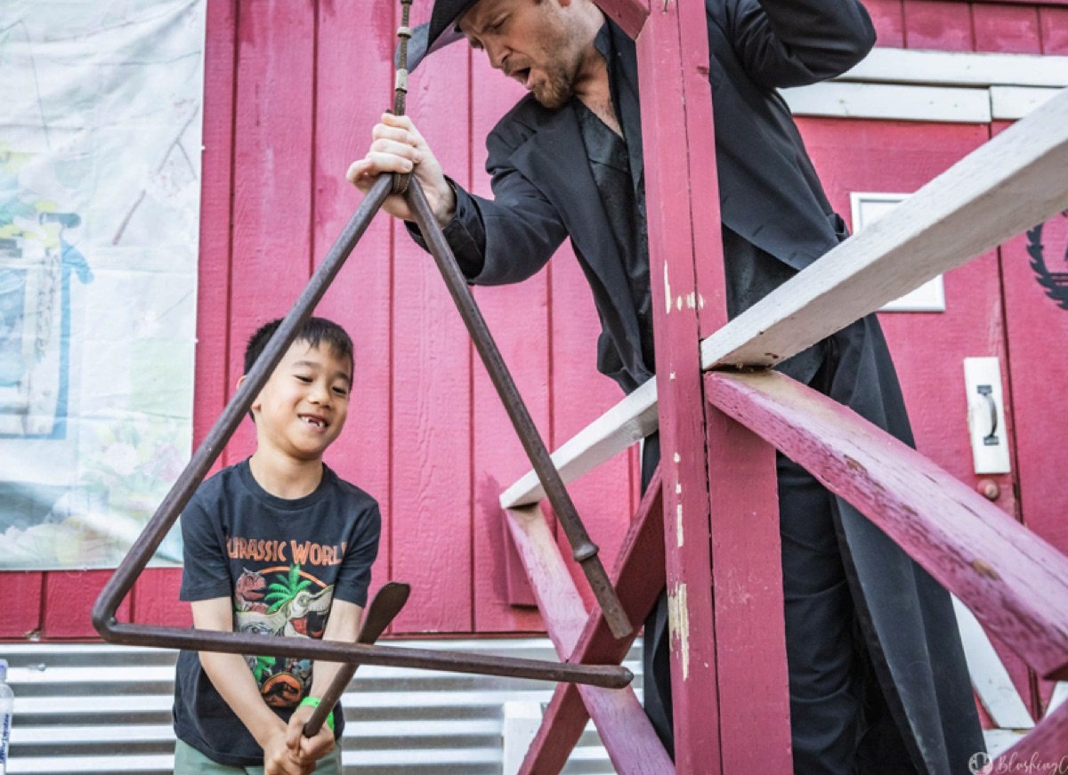 Dinner and Show Bell at Blazin' M Ranch Wild West Experience